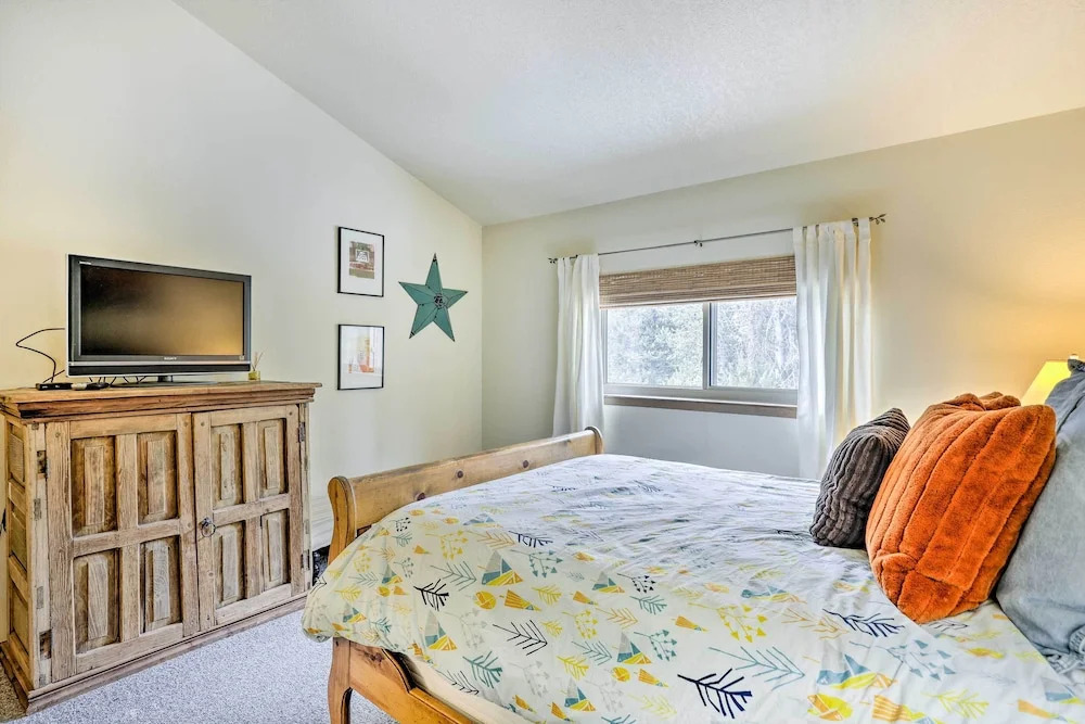 Winter Park Condo w/ Hot Tub, 3 Mi to Slopes!