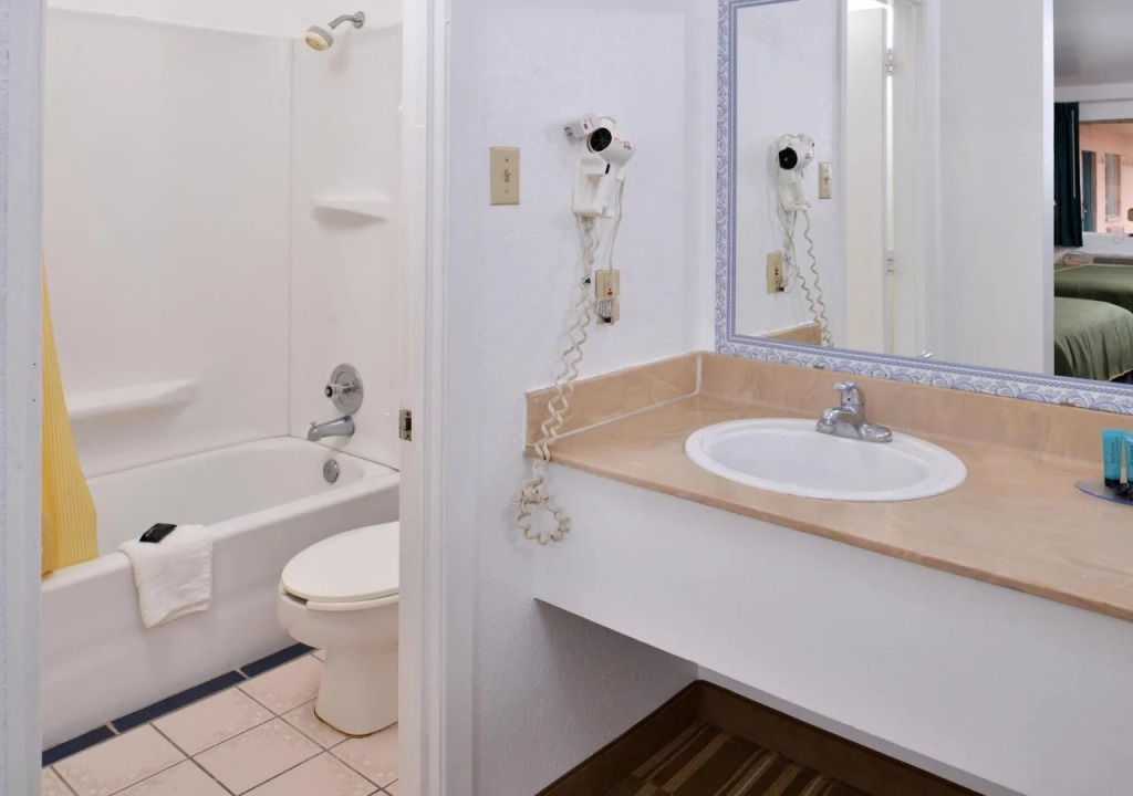 Americas Best Value Inn Clute