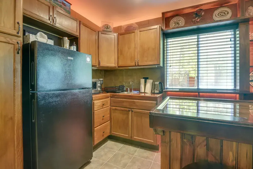 Quaint Naples Cottage: Walk to Trickey Pond & Cove