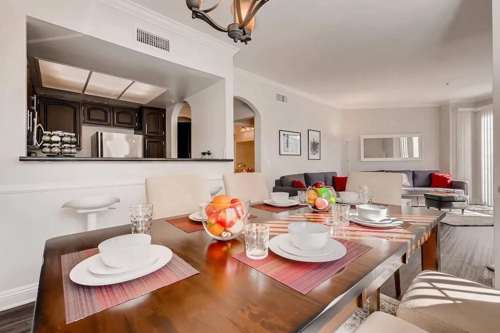 Gorgeous Beverly Hills/Weho - 2BR/Bath - 2 Free Parking Spots! (BW-1)
