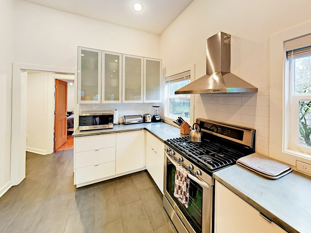 3528 SW 98th Street Home by RedAwning