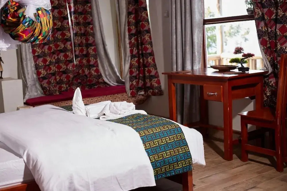 ngirisi hill silverback  lodge-bwindi