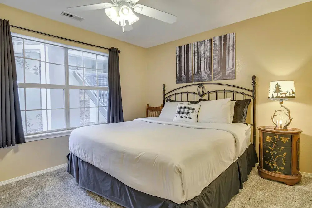 On Thousand Hills Golf Course: Condo w/ Sunroom