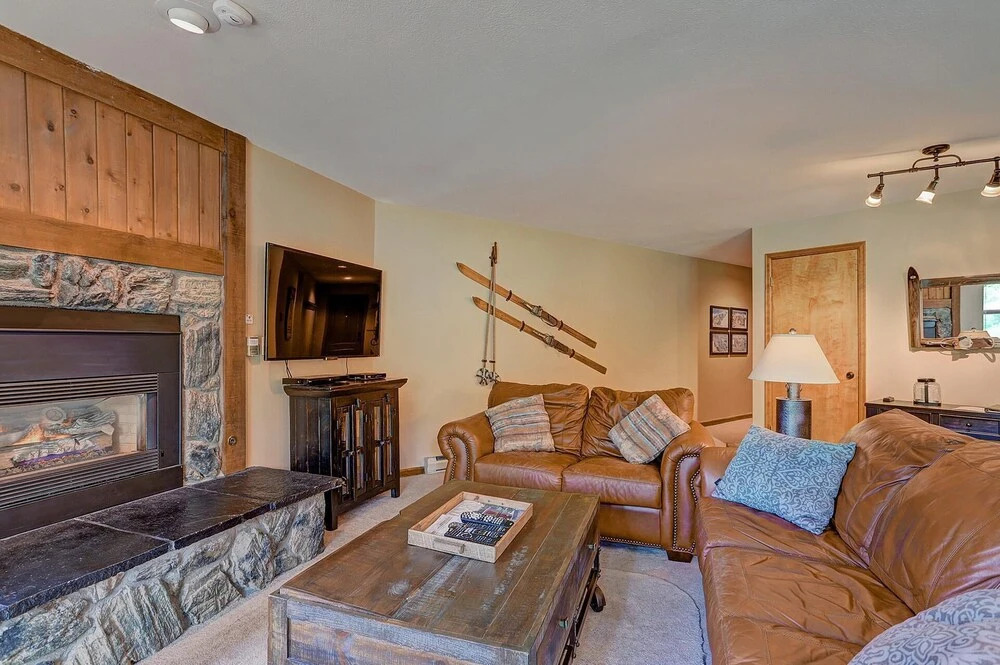 Tyra Summit A2A 3 Bedrooms 2 Bathrooms Condo