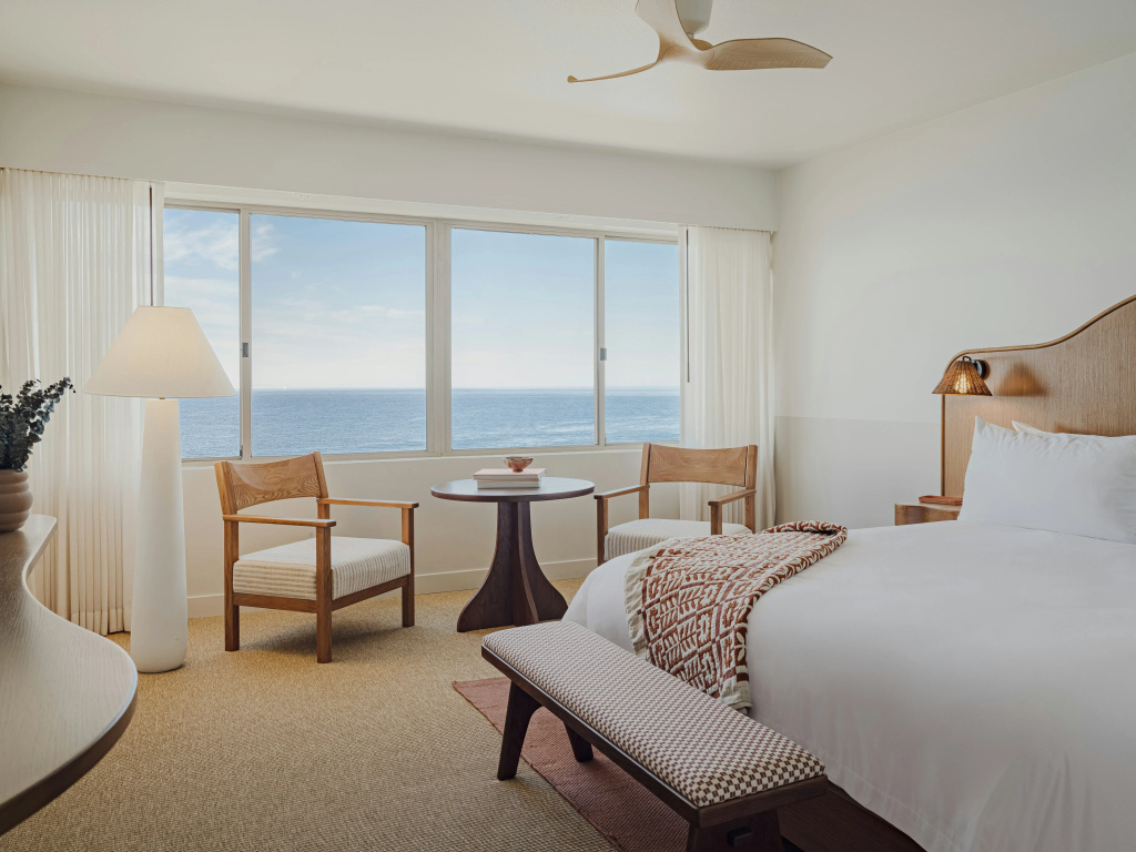 Casa Loma Beach Hotel