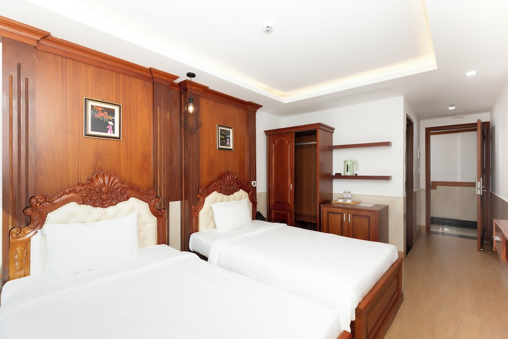 Quan Cuong Hotel