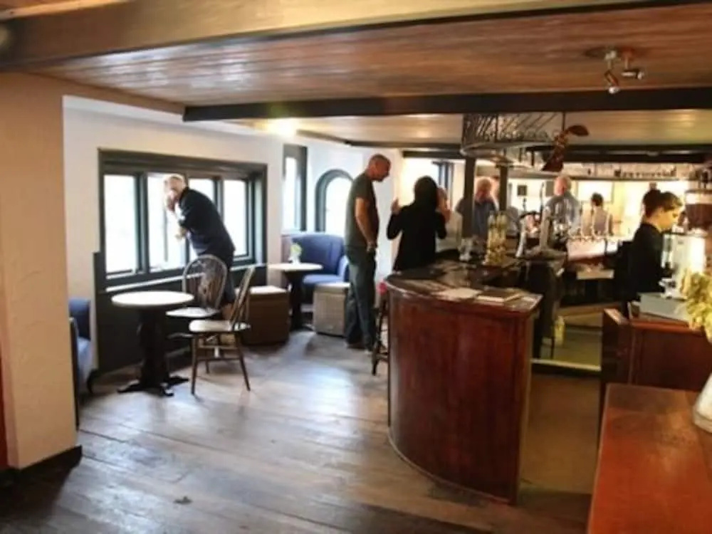 The May Garland Inn