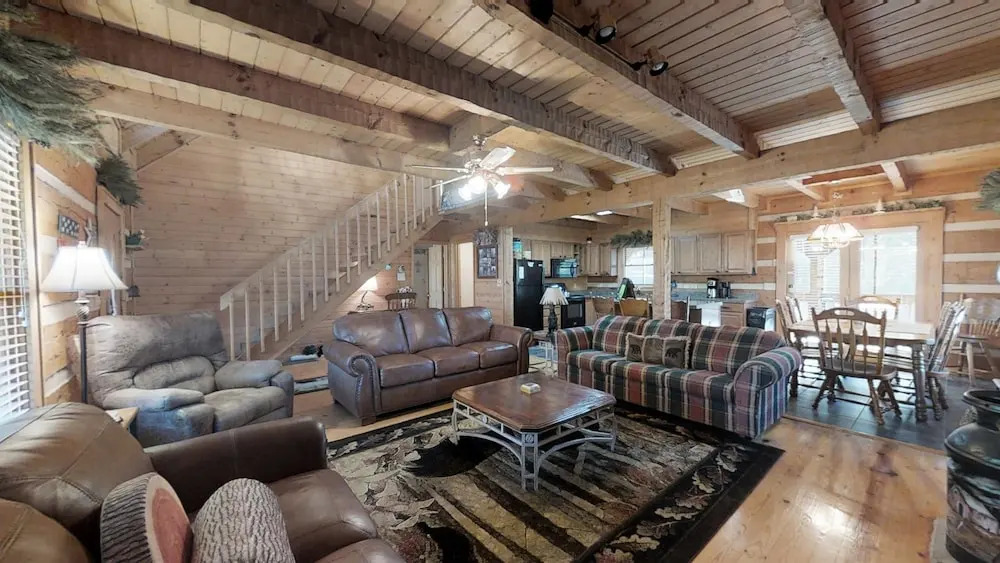 Dogwood Acre 3 Bedroom Cabin by RedAwning