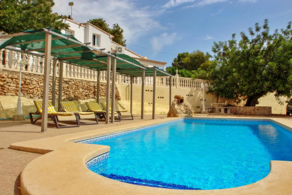 Estrelizia - pretty holiday property with garden and private pool in Calpe
