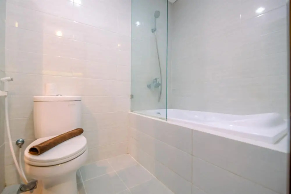 Cozy Living and Spacious Studio at 28th Floor Kemang Village Apartment By Travelio