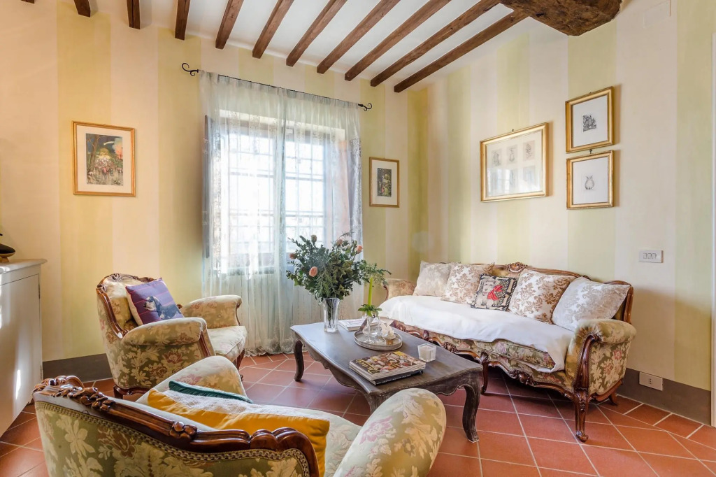 Villa Alberta, Panoramic 4 Bedrooms Farmhouse with Private Pool in Lucca close to Town Centre