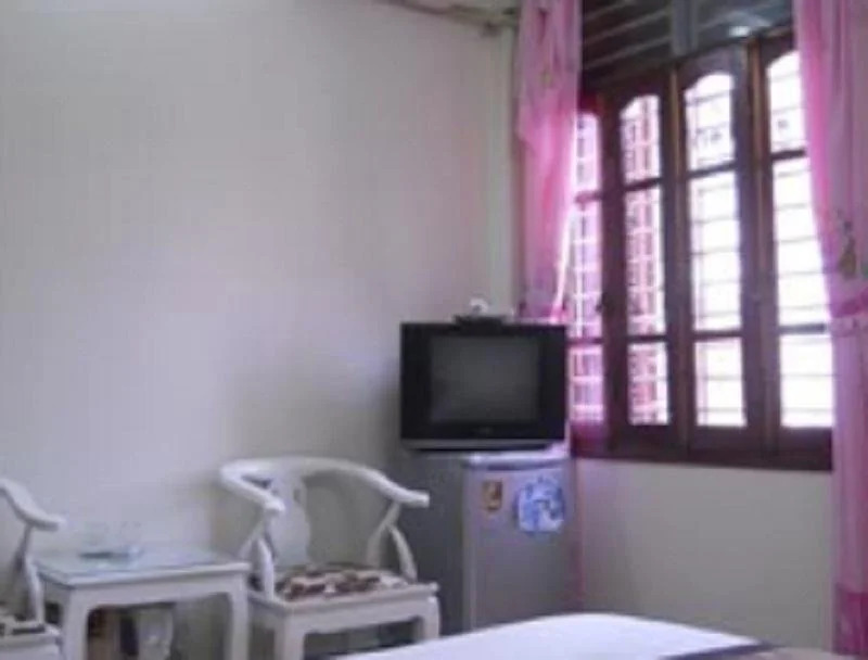 Phu Nhuan Hotel 2
