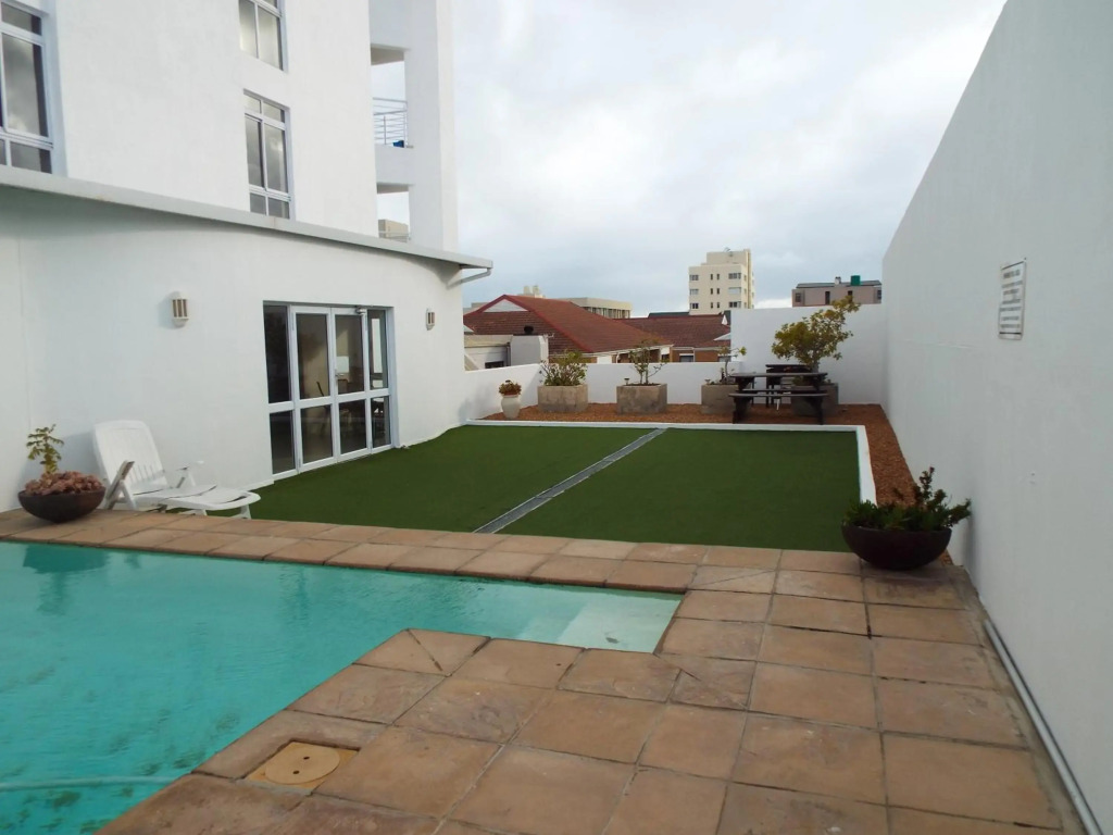 Lovely 2 bedroom self-catering apartment located 1 min from the beach
