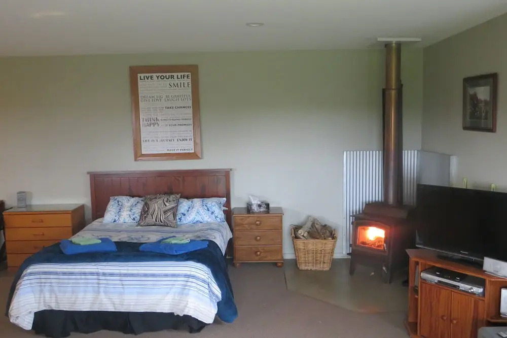 Koru Beach Cabin & B&B Homestay