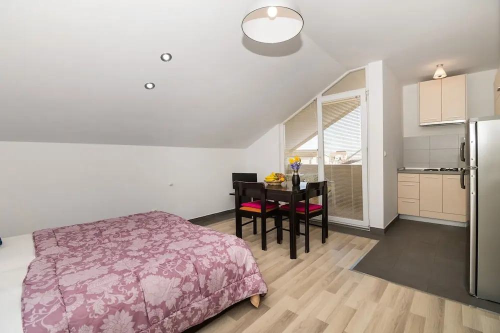 Apartment Lena City Center Near Beach