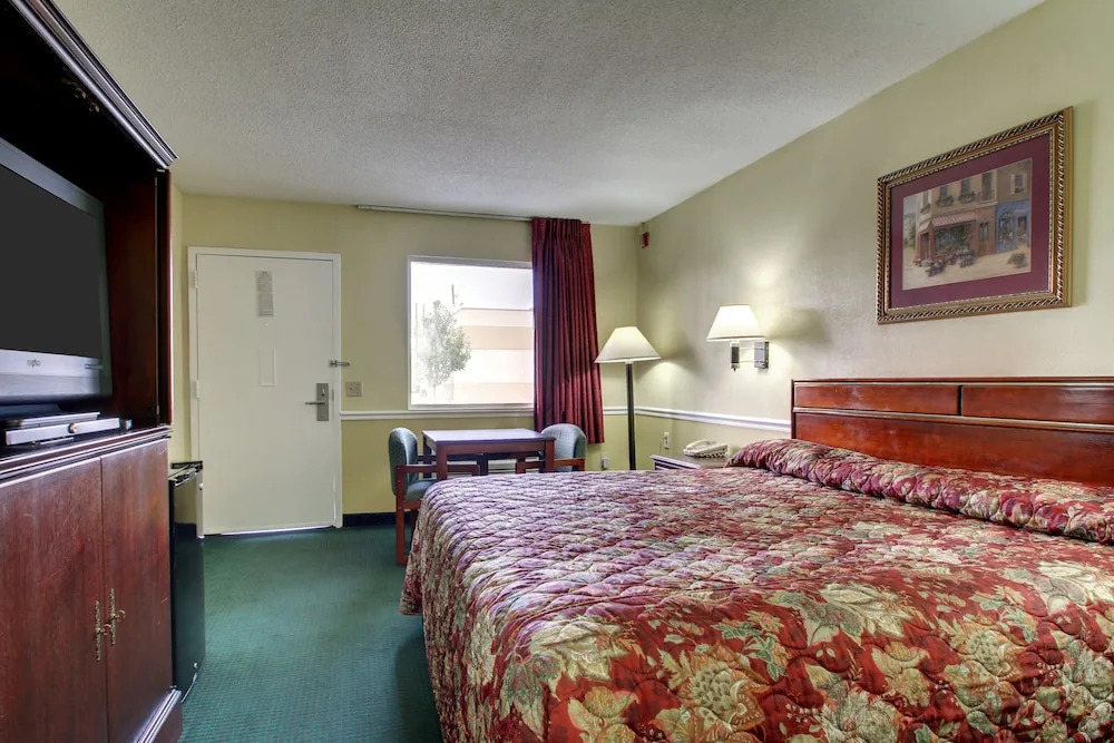 Econo Lodge Montgomery