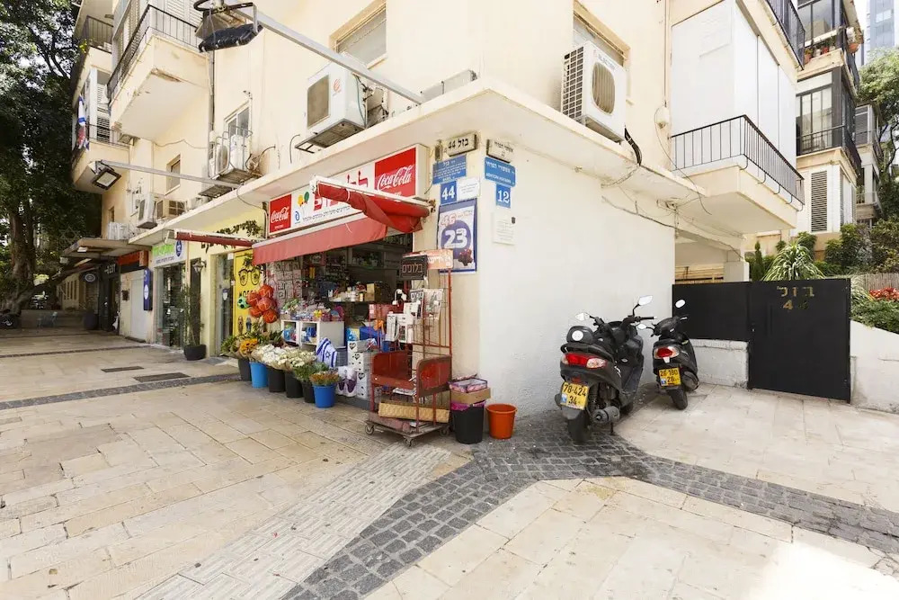 AirTLV-Bazel Apartment With Balcony