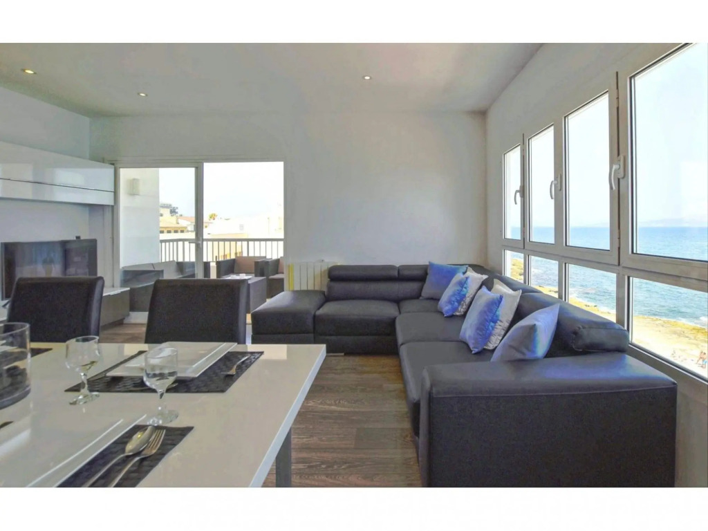 Modern apartment with panoramic sea views in Son Baulo
