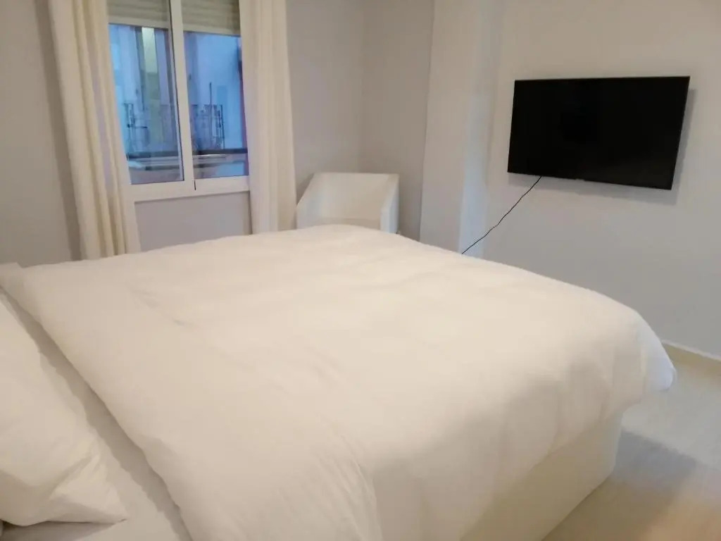 Modern 2 BR corner unit in the heart of Alicante