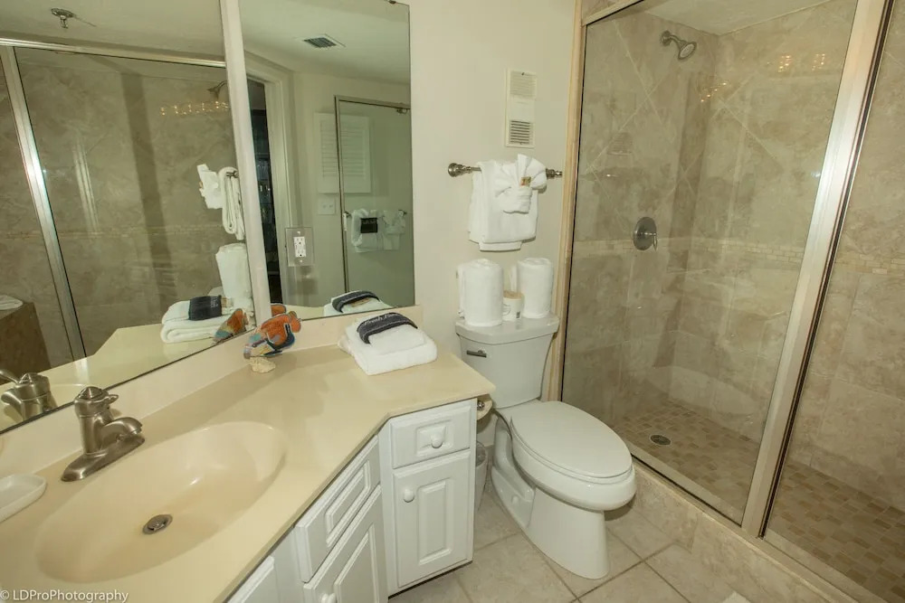Inlet Reef 316 2 Bedroom Condo by RedAwning