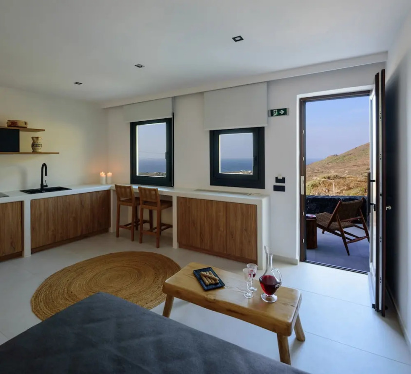 Ryolithos Suites