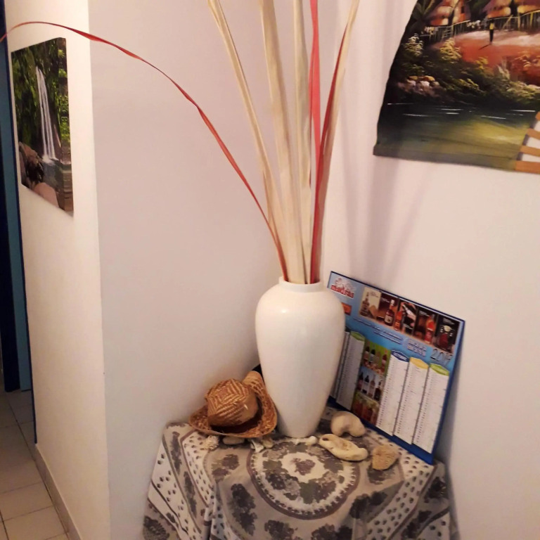 Appartement de 2 chambres avec jardin clos a Le Moule a 1 km de la plage