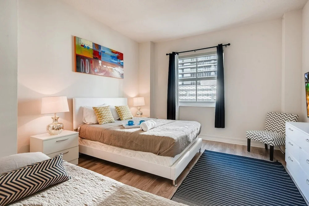 NEW- Fast Wifi - Work Desk - Top Floor - 2BR/2BA Miami! (CD2)