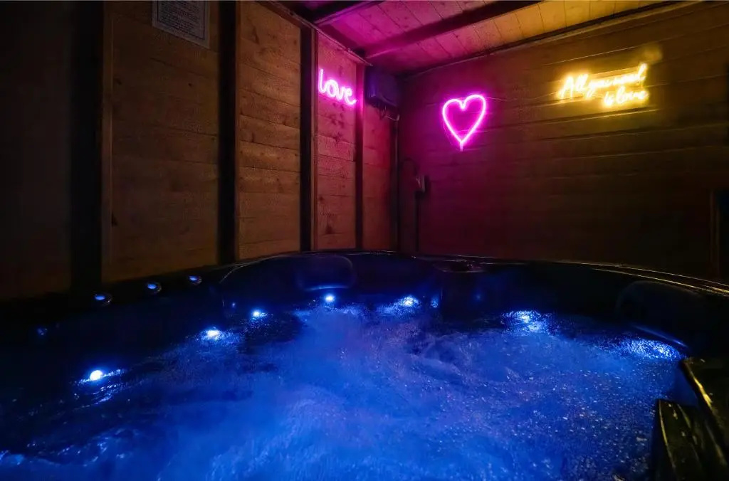Get Away Home With Hot Tub Sleeps 4