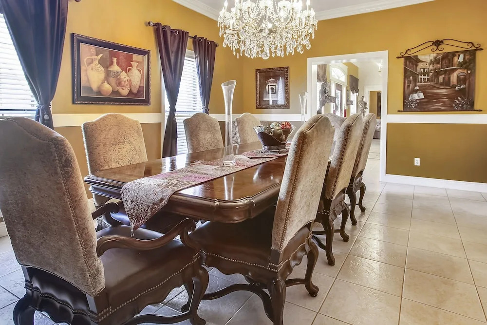 Lovely 4 BR home only 15mins from downtown NOLA home