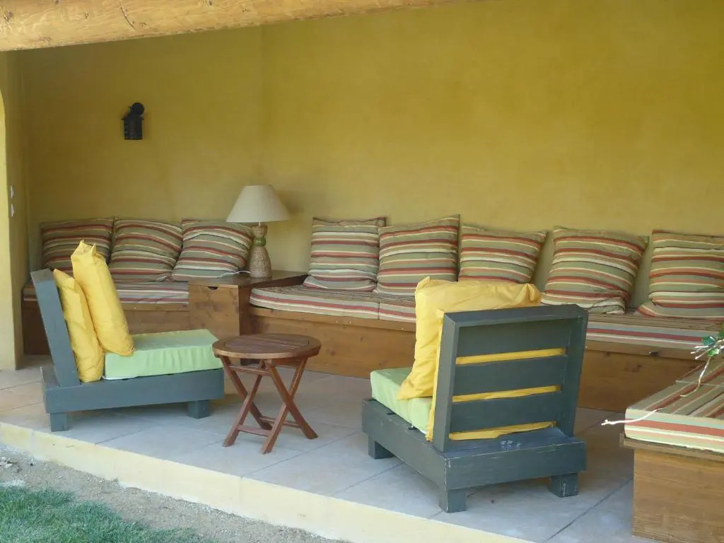 nice family vacation house with heated swimming pool, in mouries, alpilles areas 10 persons