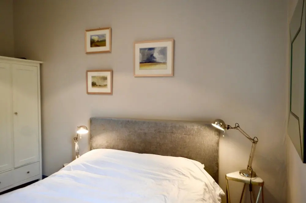 2 Bedroom Flat Near the Dean Village