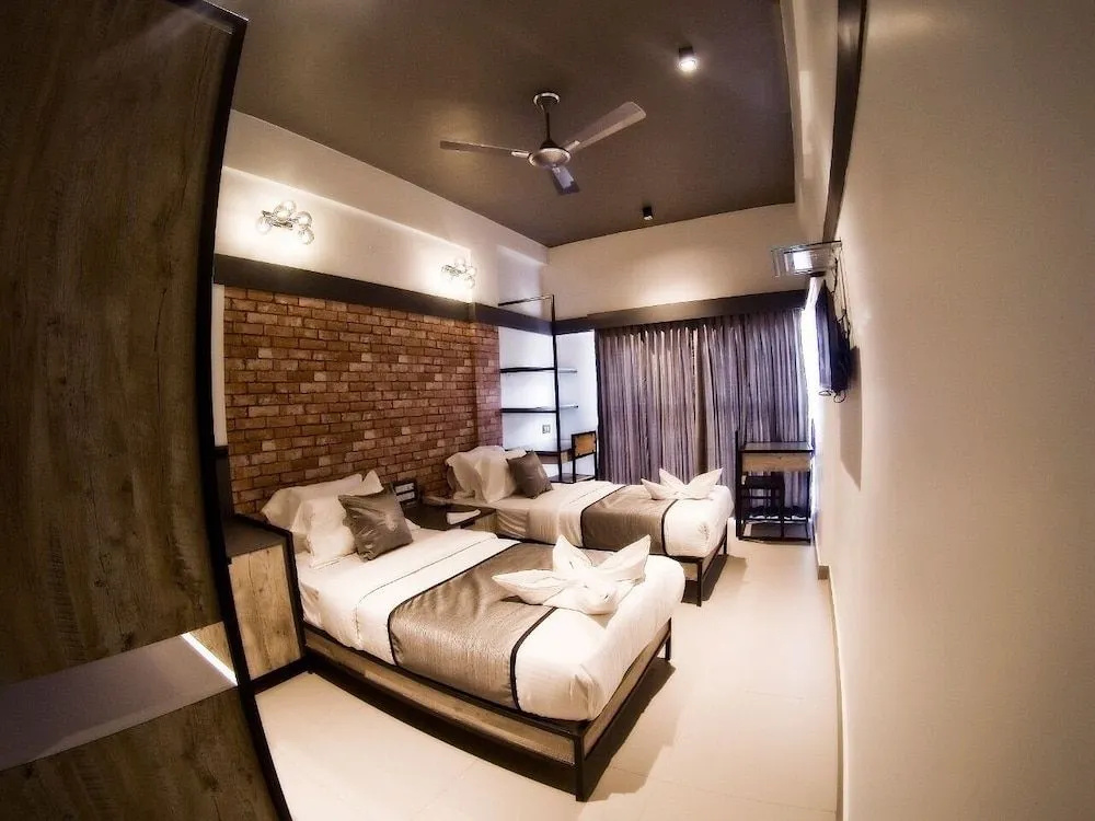 Super Townhouse Oak Mangalore Formerly Kudro Destinn