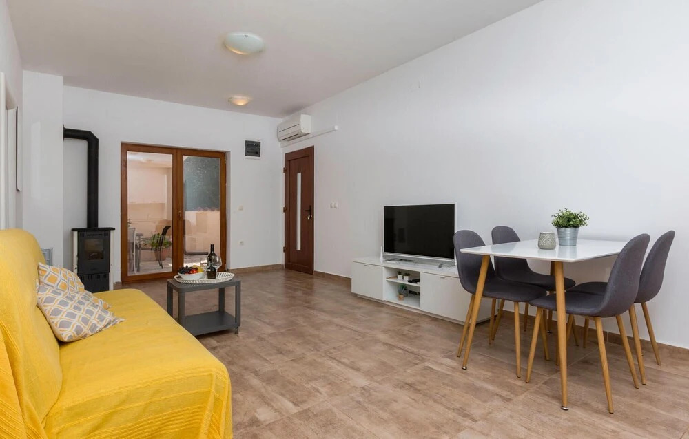 Stunning Home in Barbariga With 4 Bedrooms, Wifi and Outdoor Swimming Pool