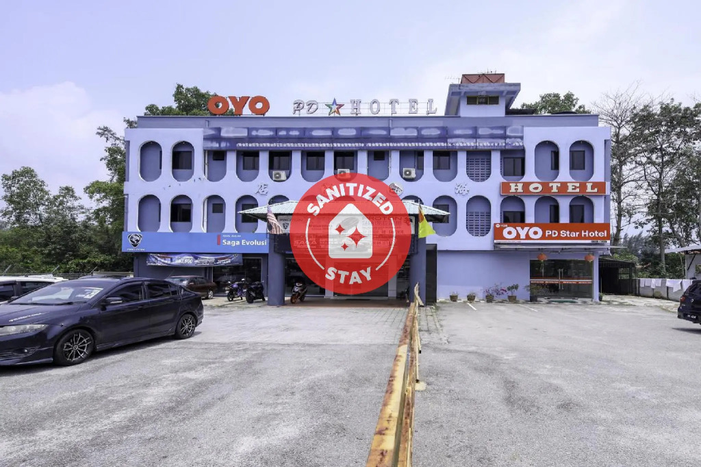 OYO 1136 PD Star Hotel