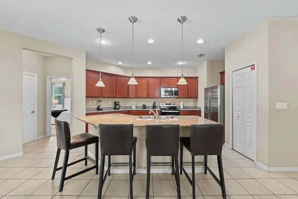 4 Bed Close to Disney Private Pool