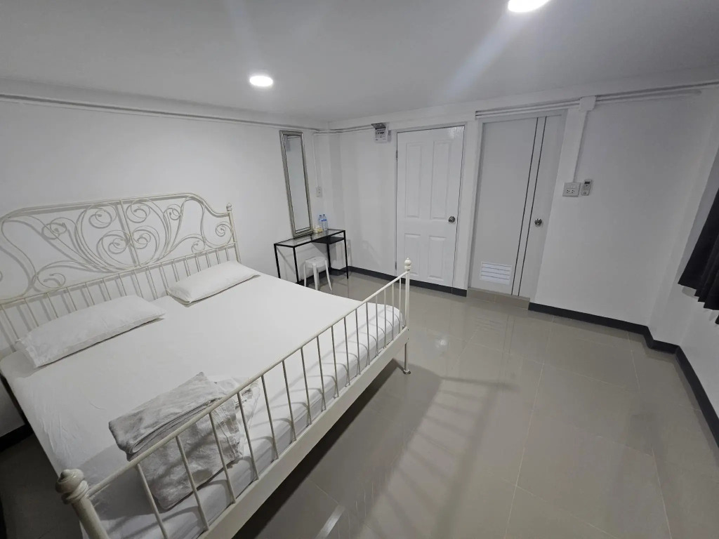 Loft 21 Apartment Romklao