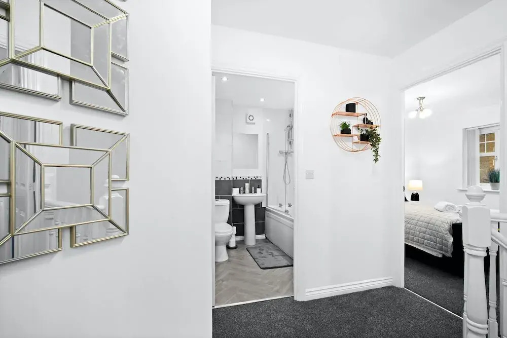 House - Sleeps 6, Garden & Free Parking