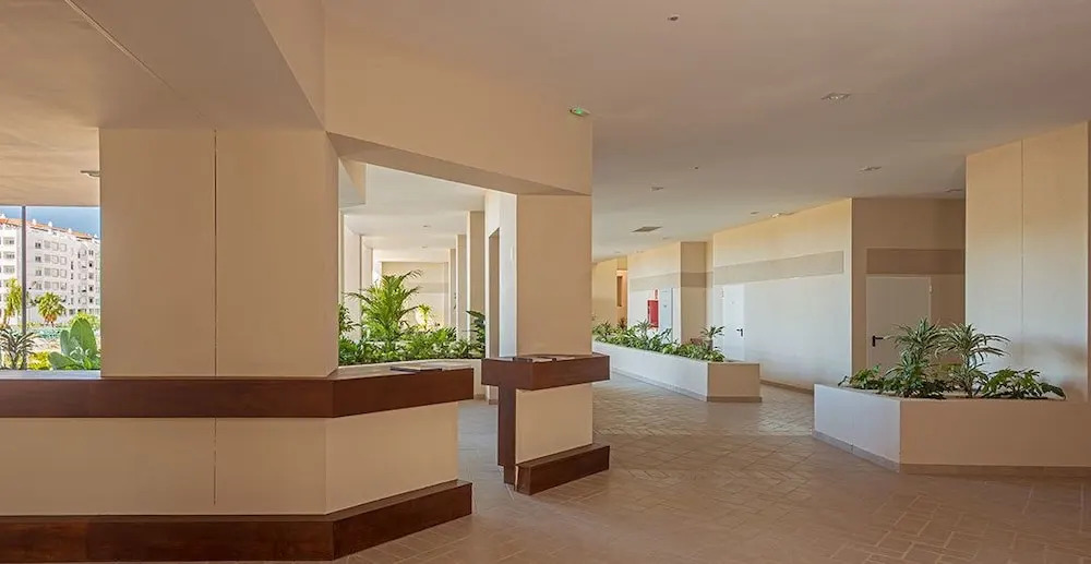 ALB301-New 2 bedroom apt with shared roof top pool