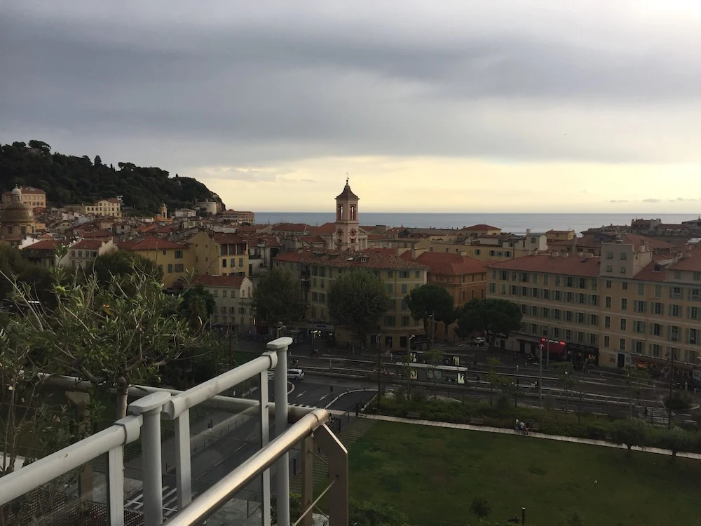 Stay in the heart of Nice