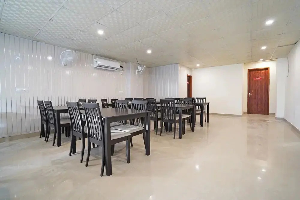 GMD Vasundhara by OYO Rooms