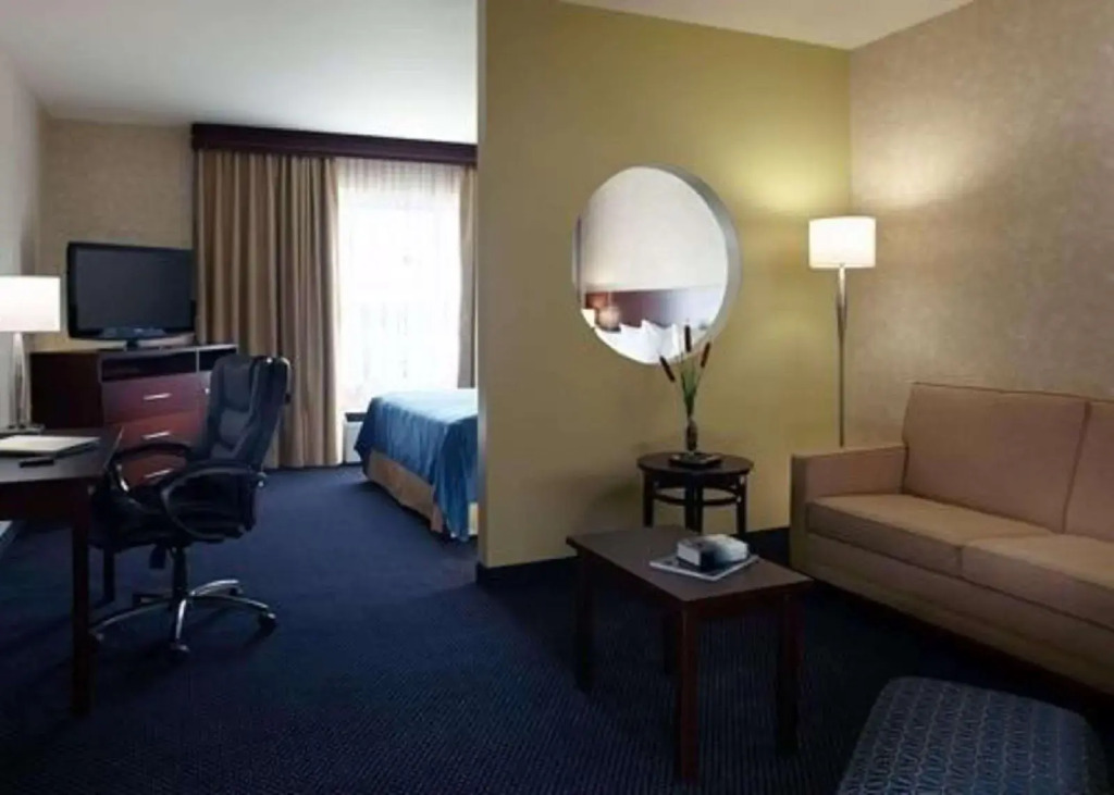 Spark by Hilton Montreal Brossard