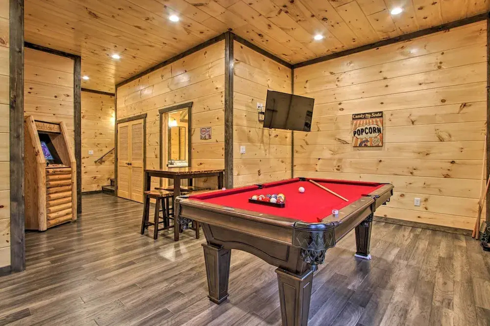 Luxe Cabin w/ Home Theater < 2 Miles to Gatlinburg