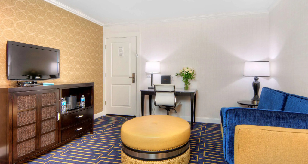 Best Western Plus Palm Court Hotel
