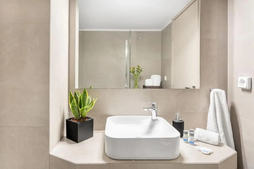 Stylish, 3-brdm Family Apartment near Acropolis!