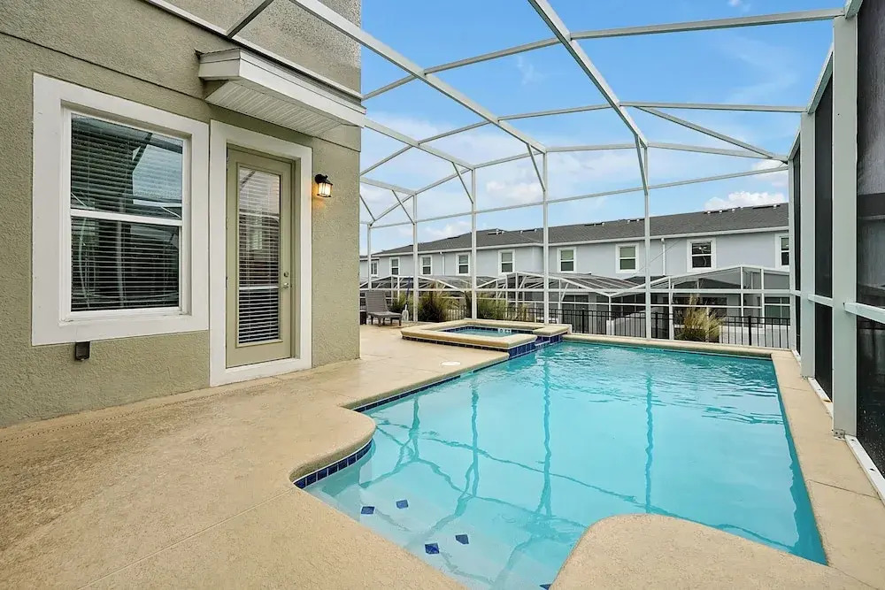 1085 Leader ST, Davenport,5 BED