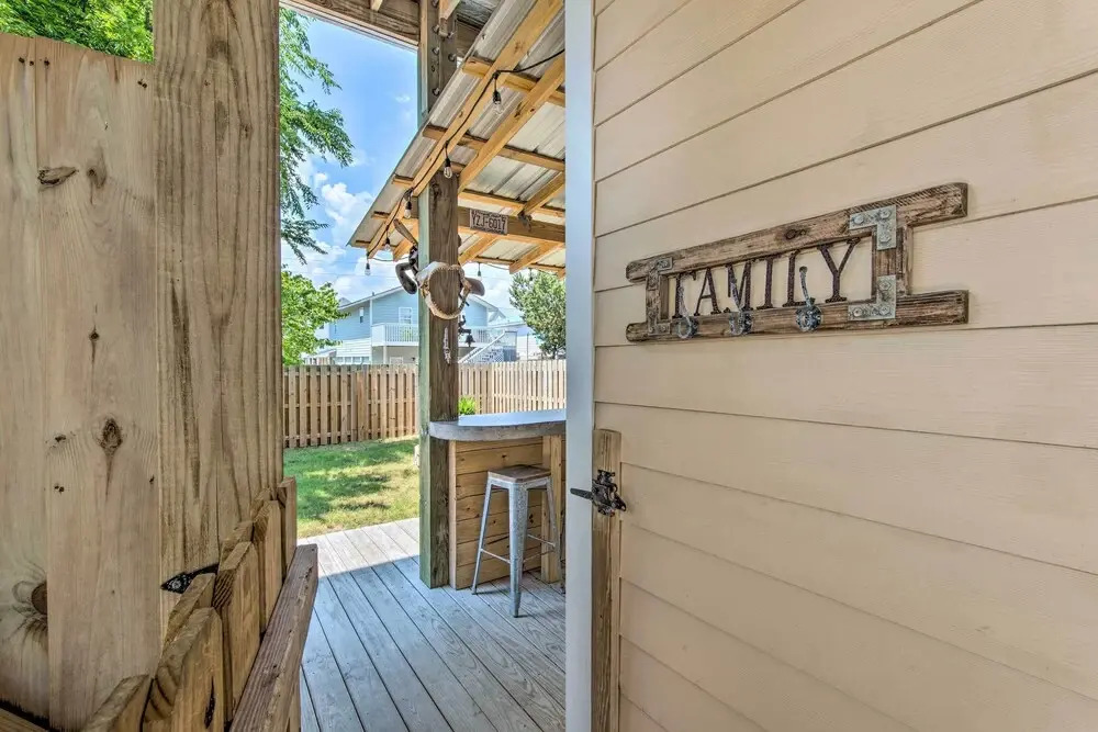 Surf City Escape w/ 6 Decks: Steps To Beach