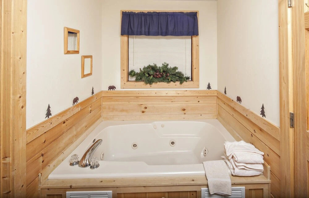 Youngs Hideaway by Eagles Ridge Resort