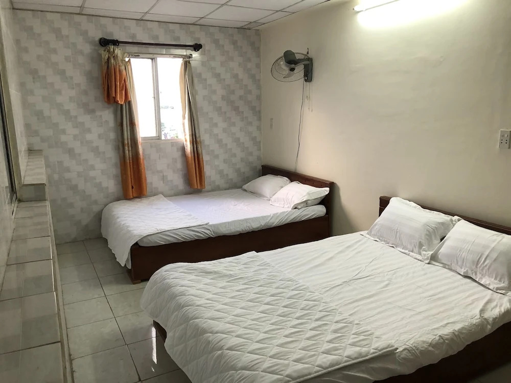 Binh Minh Hostel by OYO Rooms