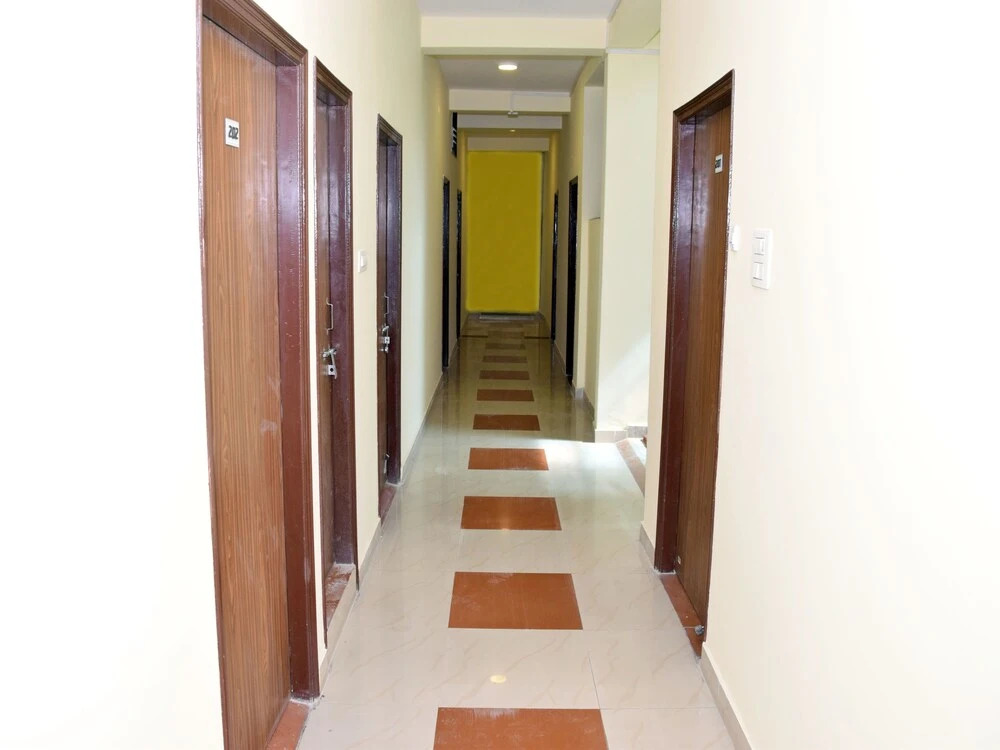 OYO Flagship 128 AIIMS BHU