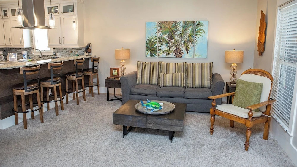 Large Private Pool ~ Minutes to Beach ~ Gulf Side ~ Seagrove